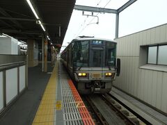 ホームを移り０６：４２発園部行きに乗換ます