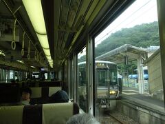 ０７：１７発の東舞鶴行きに乗車、舞鶴線は単線ですが電化されています