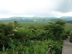 湿原へは下り♪
ですが、天気はあまり良く無さげで下り坂？？