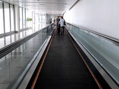 懐かしいですね。
ノイバイ国際空港はトランスファーで何度も利用したことがありますが、ハノイ市内には一度も行ったことないんです、、、

ところで、ノイバイ国際空港のターミナルビルは、確か日本のスーパーゼネコンの大成建設が受注して建設されたんですね。以前にＴＶＣＭ見たことあります。

