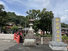 最初の観光は「祐徳稲荷神社」です。
日本三大稲荷神社の一つで、後の二つは京都の伏見稲荷と茨城の笠間稲荷だそうです。