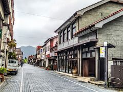 山口県の「おいでませ山口」の公式サイトにも紹介されている観光名所が並ぶ通りの一つだ。風情ある石畳となっている。