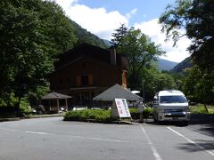 13:20　広河原山荘
ロータリー挟んで、広河原インフォメーションセンターの真向いにある。