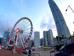 IFCビルと摩天輪のコラボ、香港島に来た実感