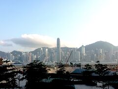 中国広州白雲空港から地下鉄と高鐵を乗り継いで入境しました。