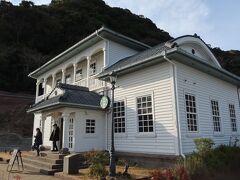 最初に立ち寄ったのが磯工芸館の対面にあるスタバ。旧芹ヶ野島津家金山鉱業事業所だった洋館が店舗として活用されています