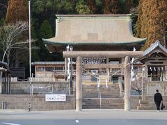 尚古集成館と仙厳園の間の道の突き当りに、薩摩藩 島津家の先祖を鶴嶺神社があります。創建は明治2年とそんなに古い神社ではありません