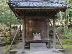 曲水の庭の近くある神社が御庭神社。鶴丸城にあった十三の神社を合祀した神社。パワースポットとして人気だそう