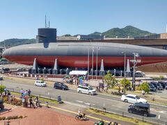 鉄のクジラ館です。退役した本物の潜水艦あきしおをそのまま展示しています。しかも、無料というから驚き。展示室には潜水艦のいろいろな物が展示されており、あきしおの内部も観覧ルートになってます。ちなみに、潜水艦の内部は撮影禁止です。