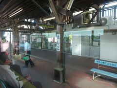焼き物で有名な益子駅。
駅自体は片面の棒ホーム駅。