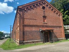 れんが倉庫は元々は軍事施設です。