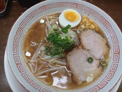 駅近くの素朴なラーメン屋「ふく」で、軽めの夕食は醤油ラーメン