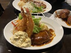 金曜日は神戸の洋食の朝日でランチ。すごくおいしかったー。エビフライとミニハンバーグ、にクリームコロッケをトッピング。