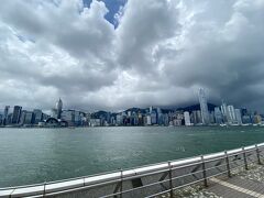 午前中10時過ぎごろ、尖沙咀プロムナードから香港島の眺め
