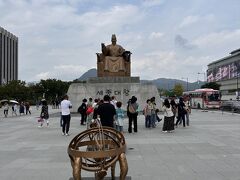 光化門広場に到着。
何度か訪れたソウルですが、今回初めて訪れました。
有名な銅像。