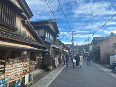 歩いてすぐに「おはらい町通り」になります