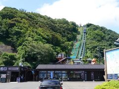 入口ゲートで500円を払い山上公園の第一駐車場へ。何か楽しそうな雰囲気がプンプン。海山ゲートから10分ほどで到着しました。