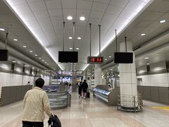 京成本線成田線で成田空港へ
今回はカタール航空
搭乗時間は22:30
しかし定刻に合うように行くと通勤通学のラッシュに重なるので
家を出たのは14：00とかなり早く空港に着く計算