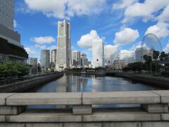 【万国橋】

ホテルの横にあり、モデルさんが撮影してました。
ここから先の海側に行こうと思ったのですが、やはり今日も暑くて断念。