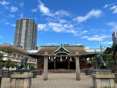 狛犬の向こうに本殿。

お参りして神社を出ました。