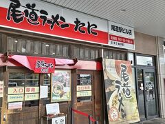 尾道と言えばラーメンと言うことで、駅前で「尾道ラーメン」を食べることに☆