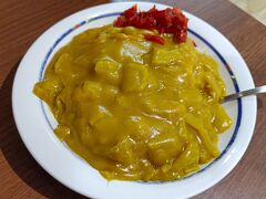 前回は「カレーそば」を食べたような気が・・・

今回、初「バスセンターのカレーライス」