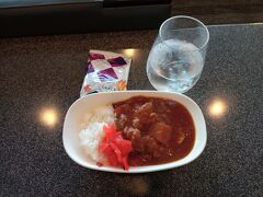 関西空港のANAラウンジで、ANAオリジナルカレーをいただきます。実に３年半ぶり、こんな美味しかったけって思って感動しました。