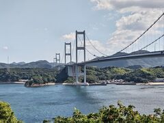 向かい側の島は「馬島」

島民13人らしいです。水道水はこの橋を通じて配水していて、それ以前は船で運んでいたらしいです。