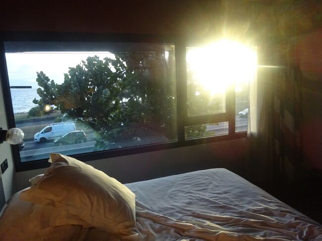 H（朝日が差し込む部屋）