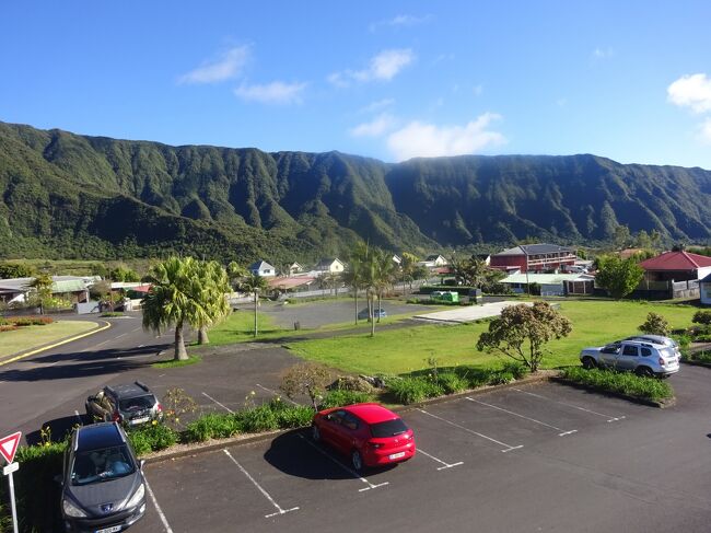 Le Petit Palmiste（遠くにビベロンの滝）よくわかりませんが、ここで、２０Cベトナムの皇帝の流刑地で事故で死んだという。