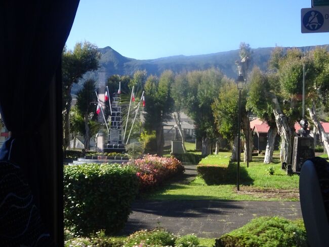 （車窓風景）Le Petit Palmisteの町の中心地