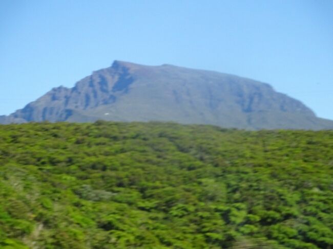 （車窓風景）ピトン・ド・ネージュ（３０７１ｍ）
