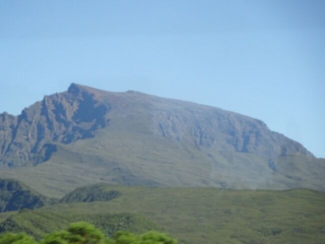 （車窓風景）ピトン・ド・ネージュ（３０７１ｍ）