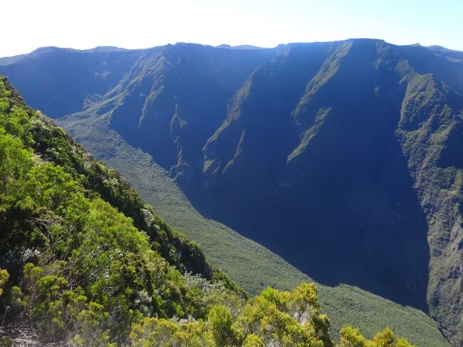 ２５年前に出来たランパール渓谷。高さは１０００ｍ。「ランパール」は「石の壁」の意味）