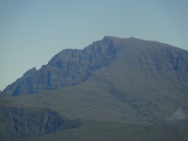 （車窓風景）ピトン・デ・ネージュ（３０７１ｍ）（最高峰）　