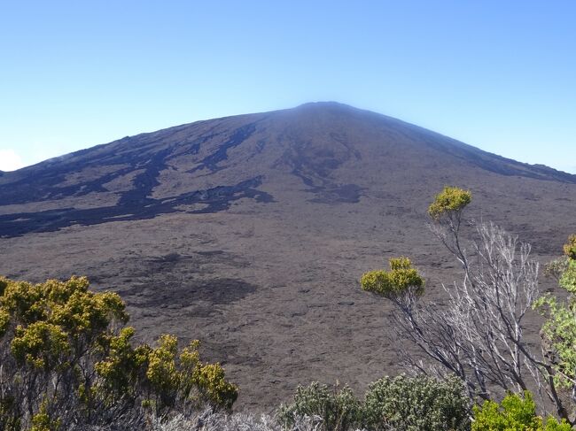 パ・ドゥ・ベルコンブより見たピトン・ド・ラ・フルネージュ
