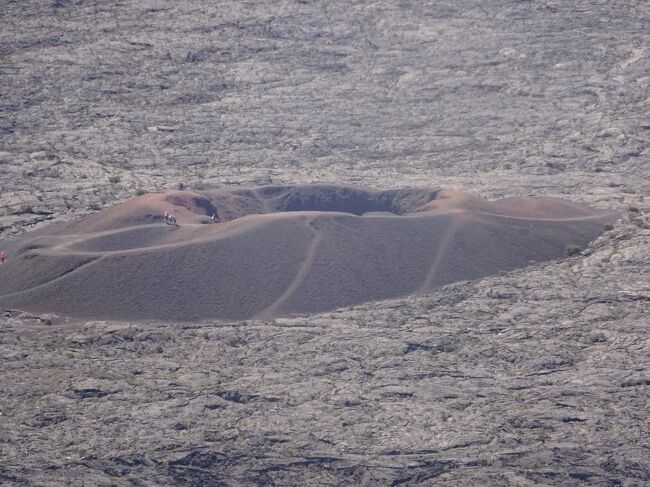 パ・ドゥ・ベルコンブよりレオ火山（「レオ」はラテン語でライオンの意味、アリ地獄にいているからか？）