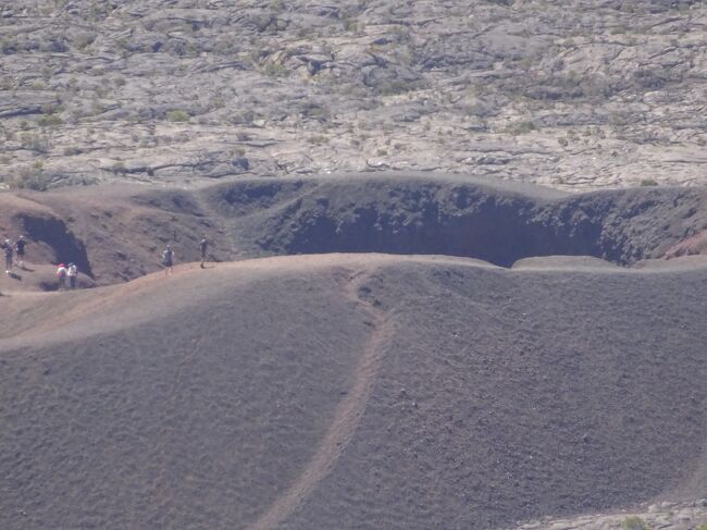 パ・ドゥ・ベルコンブよりレオ火山を見ます。