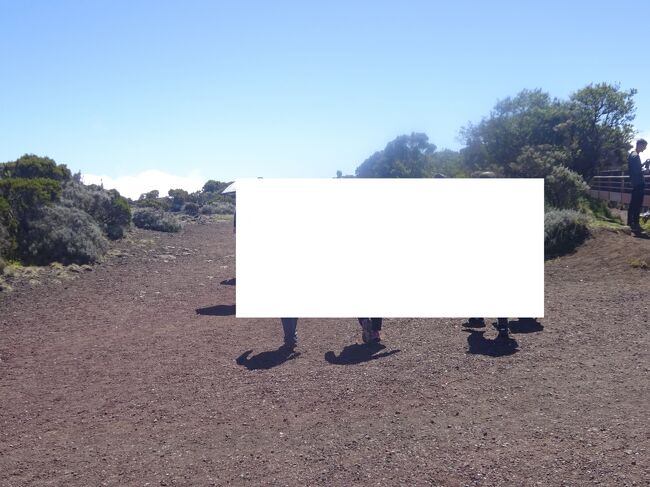 レオ火山に向け、歩き始めます。