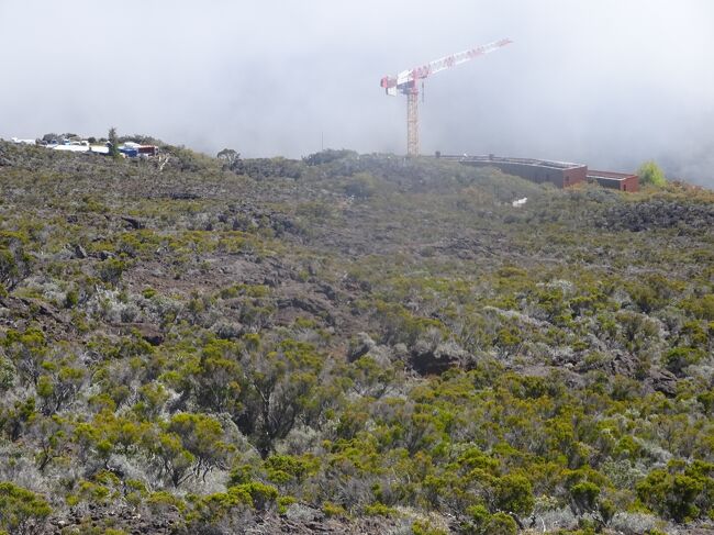 観測所？（１９７７年の噴火で６０軒の家が崩れた。それで観測所を作った。）