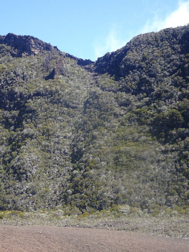 この高低差を下ってきました。