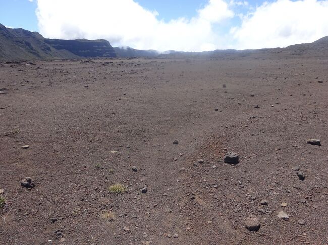 火口砂漠プラン・デ・サーブルでバスを降ります。