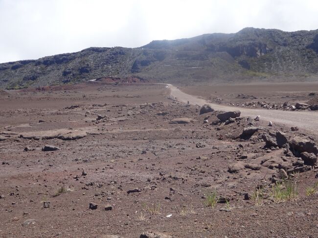 火口砂漠プラン・デ・サーブルでバスを降ります。