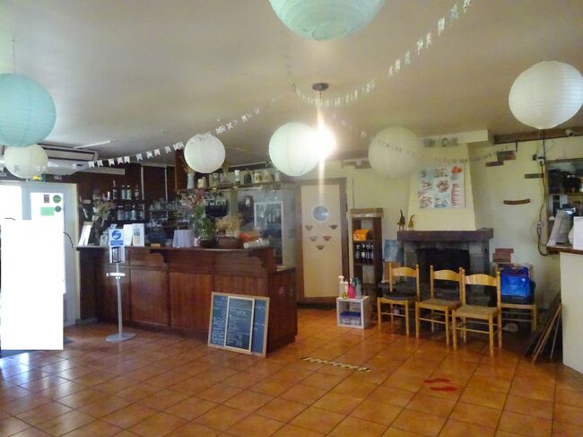 R「L’Auberge de la ferme du pecher gourmnd 」（内部）