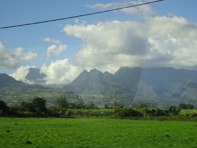 この山々の反対側にシラオス谷があります。