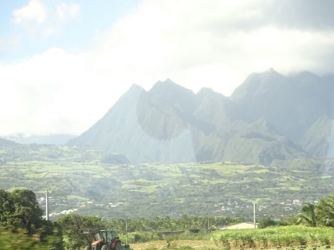 この山々の反対側にシラオス谷があります。