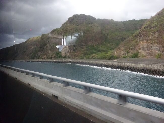 新道<br />落石の為、２０２２年、海上に道路を建設しました。