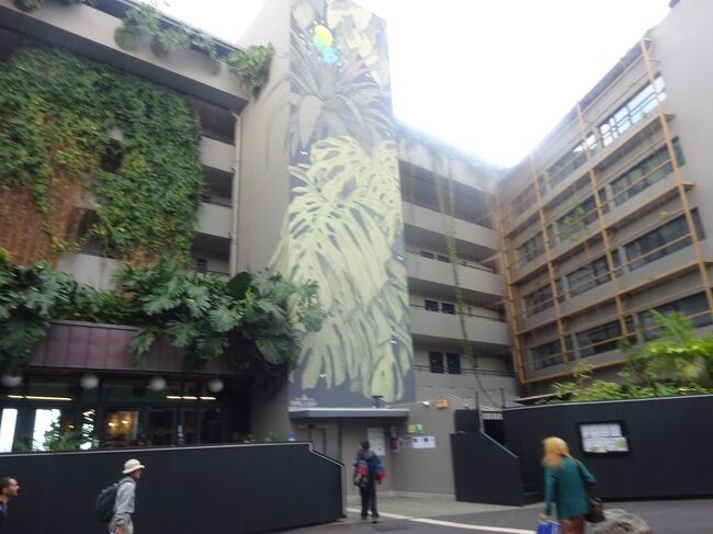 宿泊したHに戻ります。その後、町を散策します。スーパーでビールを買います。<br />夕食は飲み過ぎで少量だけ戴きました。（夕食は取り忘れました。ウズラのサラダ　サーモン　クスクスなどです。）