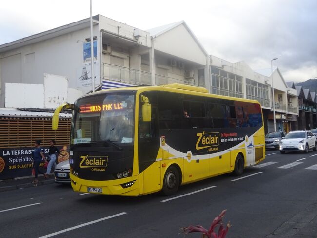 町を走る乗合バス