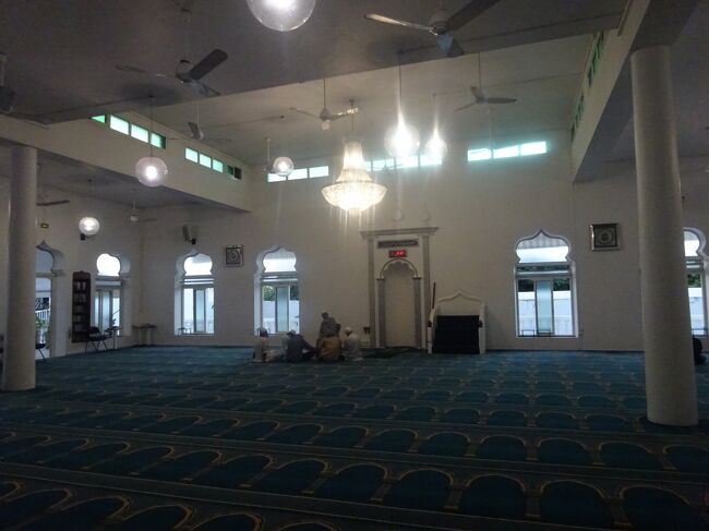 タムール・モスク（内部　中央にミフラーブ）